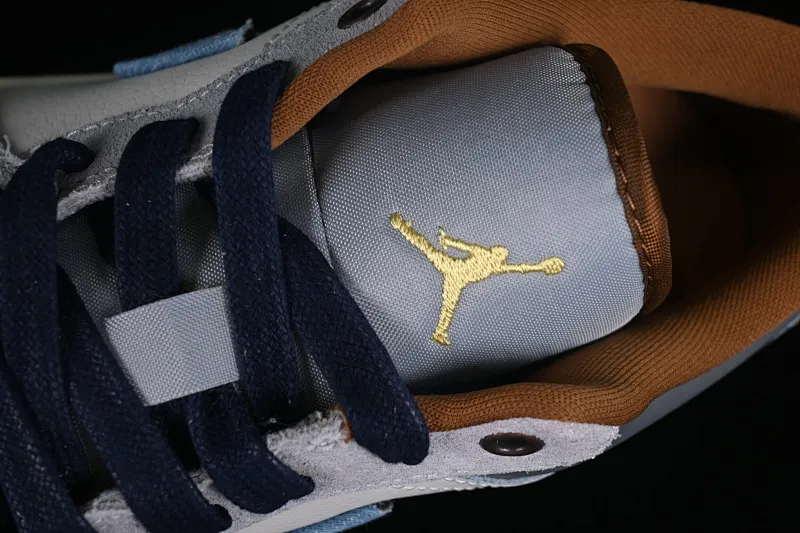 All categories Air Jordan Jordan series basketball shoes Air Jordan 1 Low G version pure original Air Jordan 1 Low AJ1 Joe 1 Valentine's Day limited denim denim low-bang cultural casual sneakers FZ5042-041